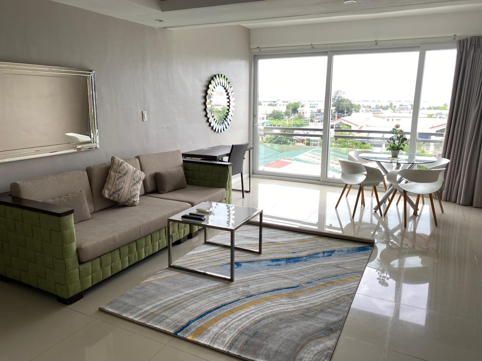 Chequers Suites Subic Bay Olóngapo Exterior foto